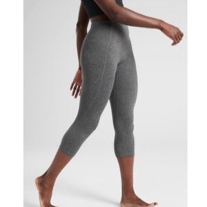 Athleta Salutation Capri Pocket Tights Sm NWT Grey